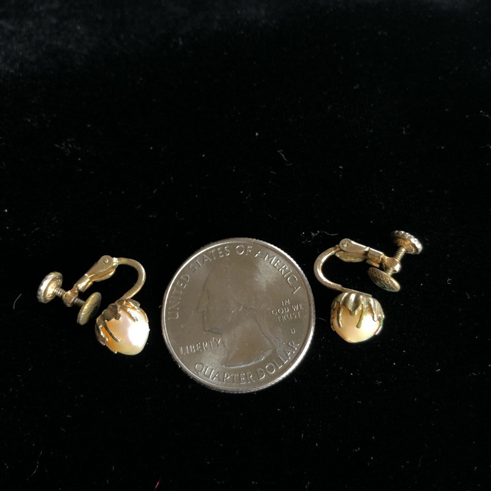 Vintage gold-tone costume pearl earrings VTG